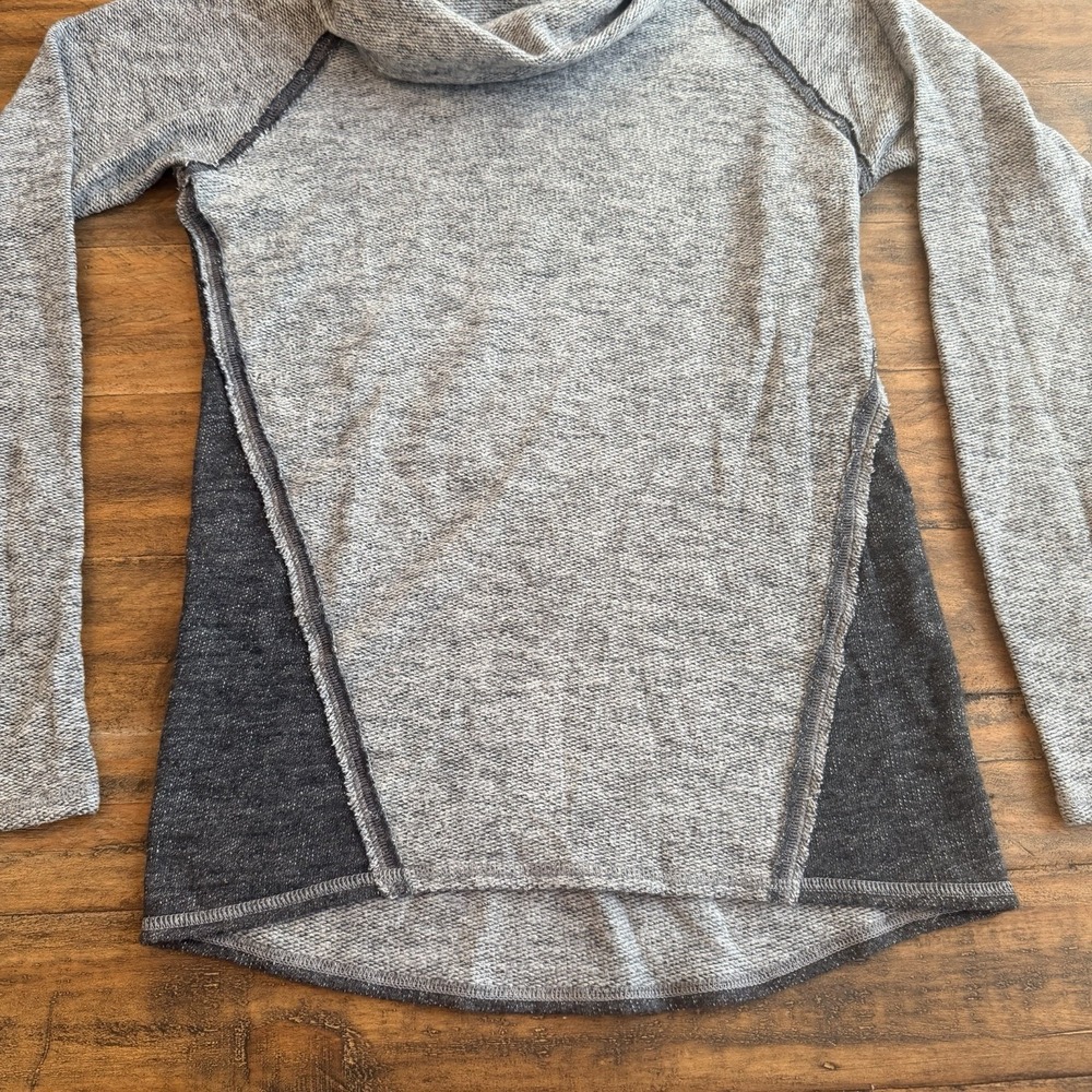 Kuhl Sweater Womens XS Nova Pullover Cowl Sweatshirt Outdoor Wool Gray Gorpcore - Picture 4 of 15
